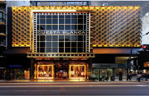 荔波门头设计与商业空间的纽带。